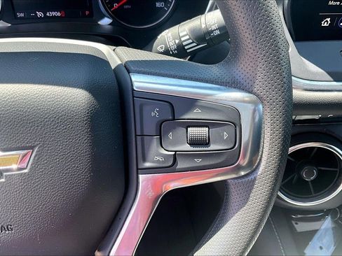 Used 2025 Chevrolet Blazer LT FWD image 12