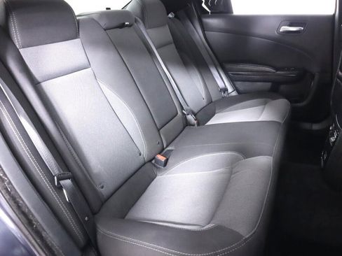 Used 2017 Dodge Charger SE w/ Blacktop Package RWD image 33