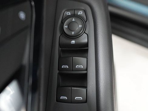 Used 2025 Chevrolet Suburban LS RWD image 25