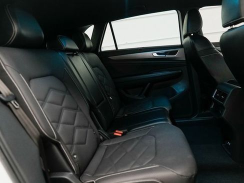 Used 2024 Volkswagen Atlas Cross Sport SE image 31