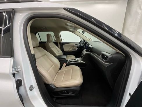 Used 2023 Ford Explorer XLT w/ Equipment Group 202A AWD/4WD image 23