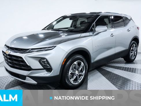 Used 2025 Chevrolet Blazer LT FWD image 2