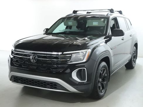 Certified 2024 Volkswagen Atlas Peak Edition SE AWD/4WD image 1