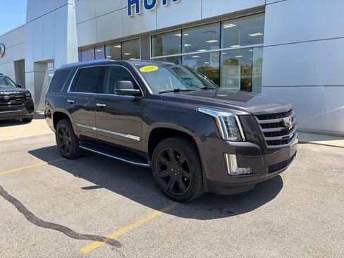 Used 2016 Cadillac Escalade Luxury AWD/4WD image 12