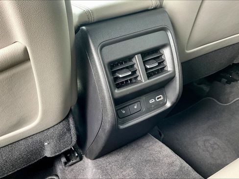 Used 2019 Cadillac XT4 Luxury w/ Cold Weather Package FWD image 11
