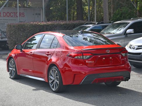 Used 2021 Toyota Corolla XSE image 3