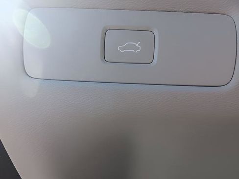 Used 2023 Volvo XC60 B5 Plus image 10