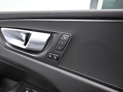 Used 2020 Volvo XC60 T5 Momentum w/ Protection Package Premier image 15