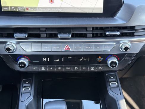 Used 2025 Kia Telluride S AWD/4WD image 19