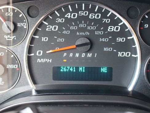 Used 2025 Chevrolet Express 3500 LT w/ LT Preferred Equipment Group RWD image 29