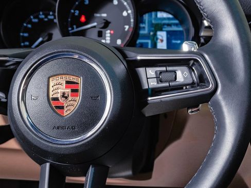 Certified 2025 Porsche Macan image 18