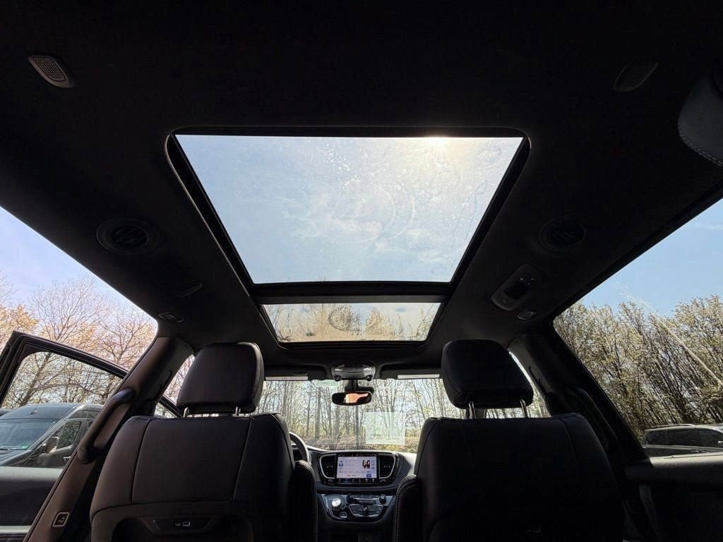 New 2026 Chrysler Pacifica Select w/ S Appearance Package FWD image 31