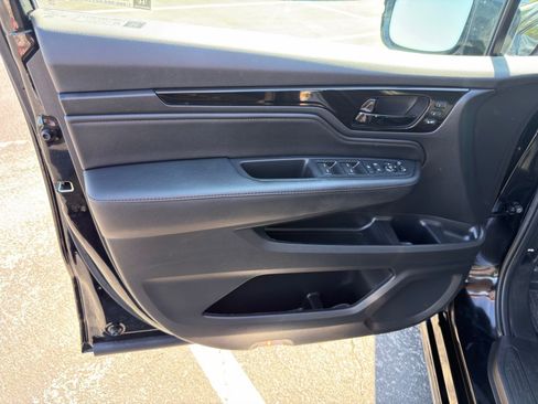 Used 2025 Honda Odyssey Elite image 11