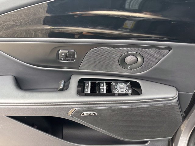 New 2025 Lincoln Nautilus Premier w/ Equipment Group 102A AWD/4WD image 15