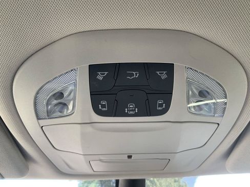 Used 2023 Chrysler Pacifica Touring-L FWD image 46