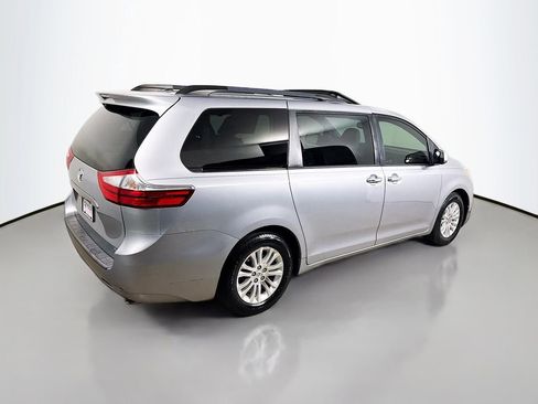 Used 2015 Toyota Sienna XLE image 7