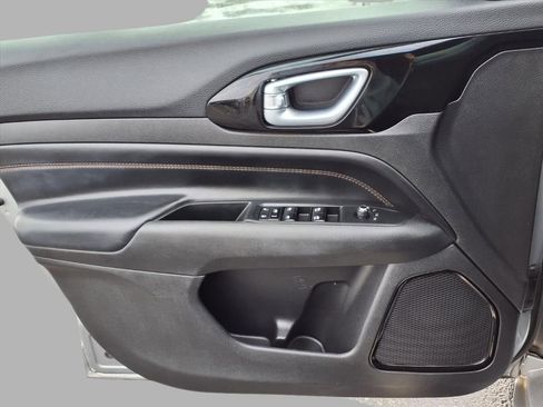 Used 2023 Jeep Compass Limited image 15