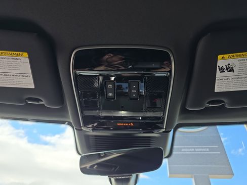 Certified 2026 Land Rover Range Rover SE AWD/4WD image 25
