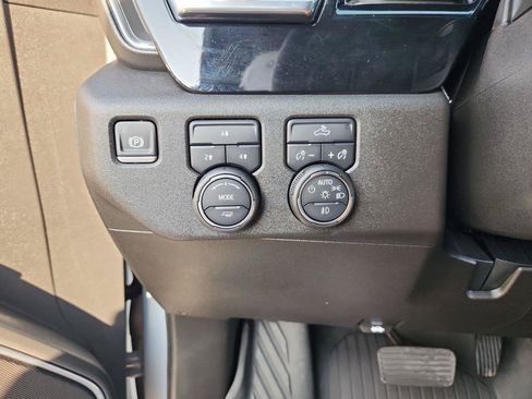 Used 2024 Chevrolet Silverado 2500 LT AWD/4WD image 18