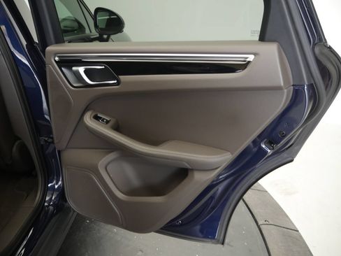 Certified 2023 Porsche Macan AWD/4WD image 25