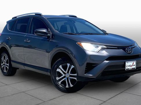 Used 2018 Toyota RAV4 LE FWD image 3
