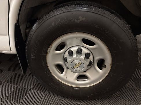 Used 2023 Chevrolet Express 3500 Extended w/ Driver Convenience Package image 22