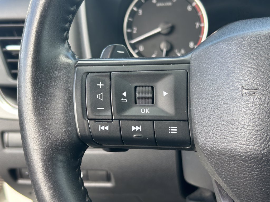 Used 2025 Nissan Rogue SV AWD/4WD image 19