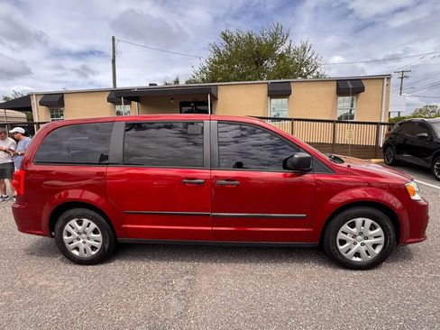 Used 2016 Dodge Grand Caravan American Value Package FWD image 12