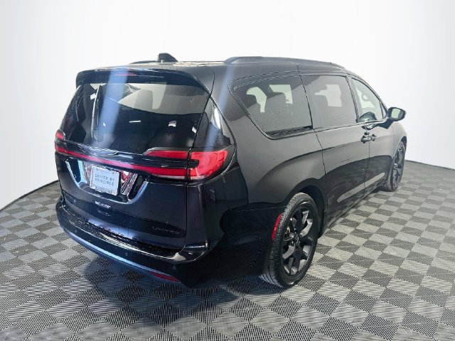Used 2025 Chrysler Pacifica Limited FWD image 8