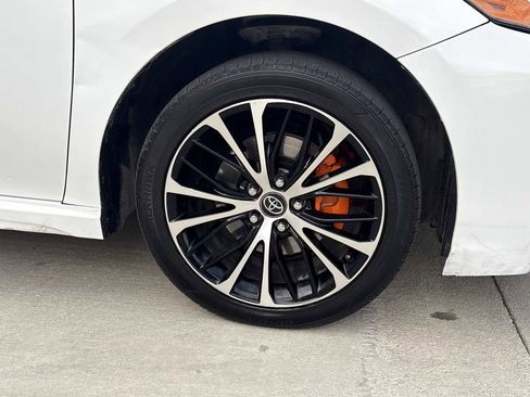 Used 2020 Toyota Camry SE w/ Carpet Mat Package image 8