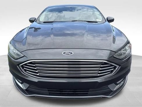 Used 2018 Ford Fusion SE w/ Equipment Group 601A FWD image 2