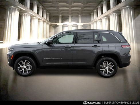 Used 2025 Jeep Grand Cherokee Limited w/ Trailer Tow Package image 8