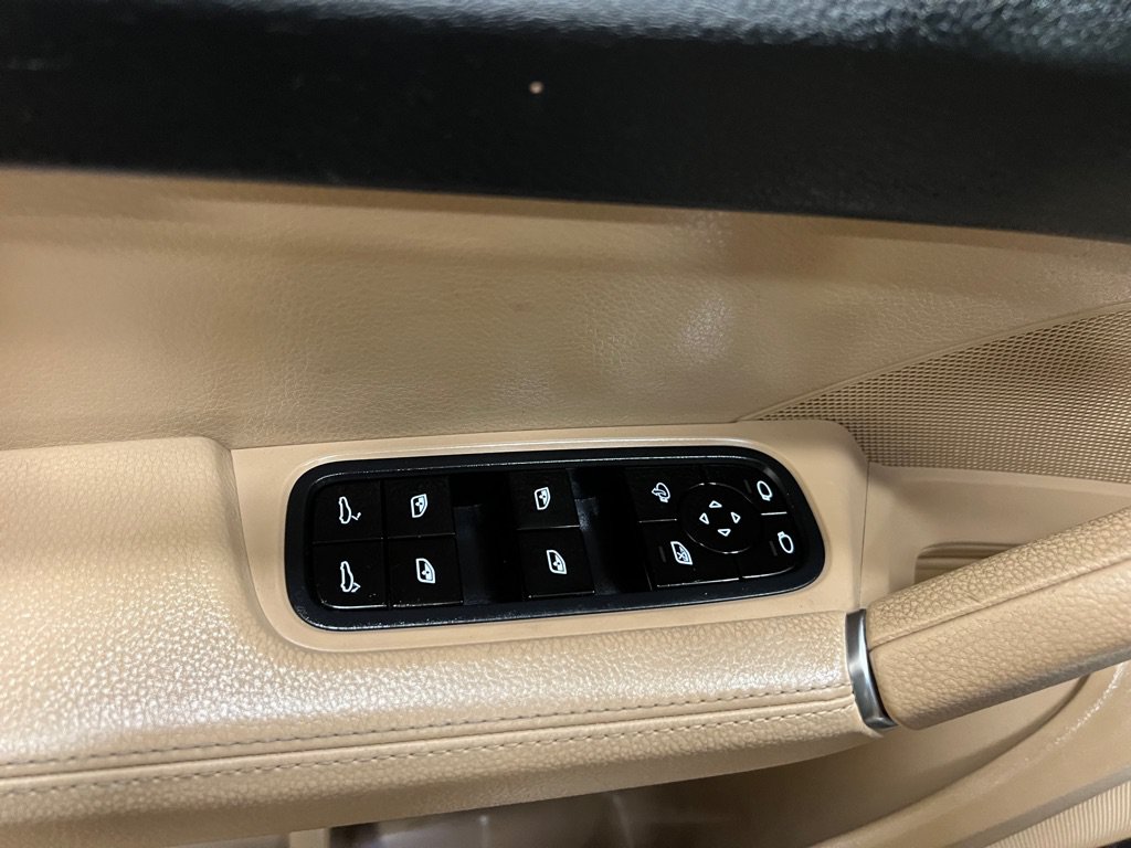 Used 2020 Porsche Cayenne AWD/4WD image 40