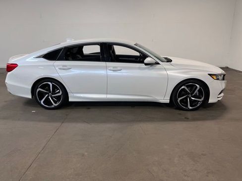 Used 2019 Honda Accord Sport image 2
