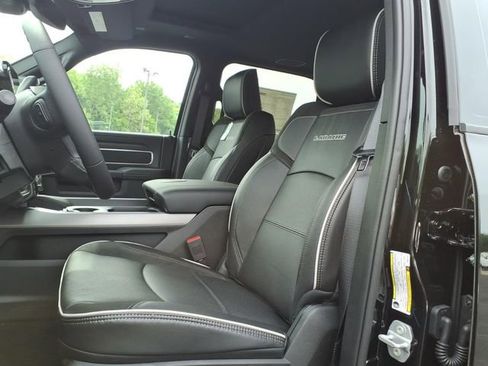 New 2026 RAM 2500 Laramie AWD/4WD image 12