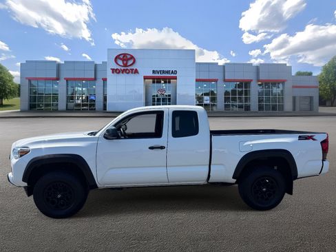 Certified 2022 Toyota Tacoma SR w/ SX Package AWD/4WD image 4