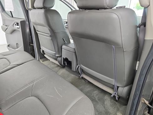 Used 2005 Nissan Frontier LE w/ (X01) Leather Pkg RWD image 11