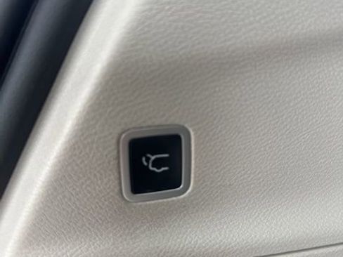 Used 2022 Chrysler Pacifica Touring-L image 26