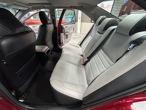 Used 2016 Toyota Camry SE w/ Moonroof Package FWD image 47