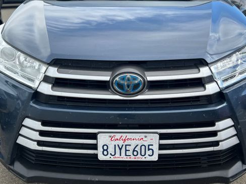 Used 2019 Toyota Highlander XLE image 12