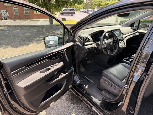 Used 2021 Honda Odyssey Touring image 11