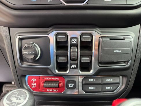 Used 2023 Jeep Wrangler Unlimited Rubicon 4xe w/ Cold Weather Group AWD/4WD image 27