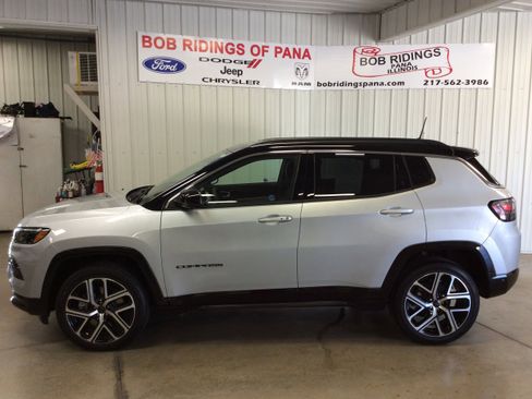 Used 2025 Jeep Compass Limited w/ Elite Group image 2
