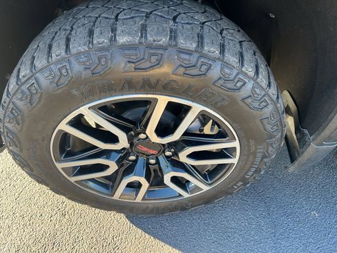 Used 2023 GMC Sierra 1500 AT4 w/ AT4 Premium Package image 10