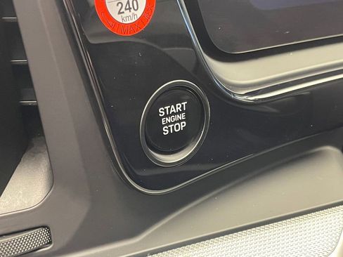 Used 2025 Porsche Cayenne image 9