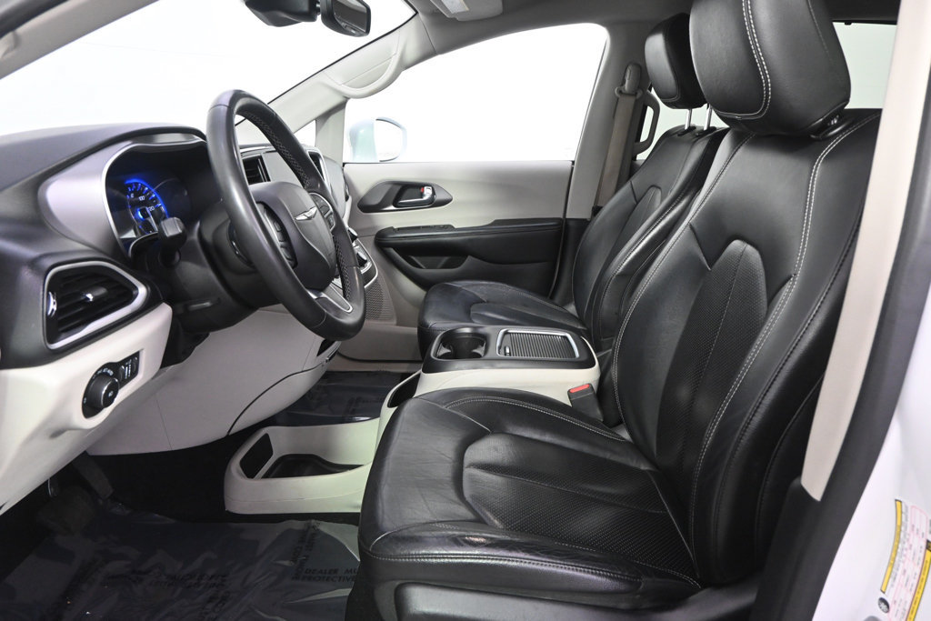 Used 2022 Chrysler Pacifica Touring-L FWD image 13