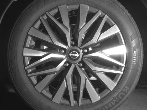 Used 2025 Nissan Altima 2.5 SV FWD image 12