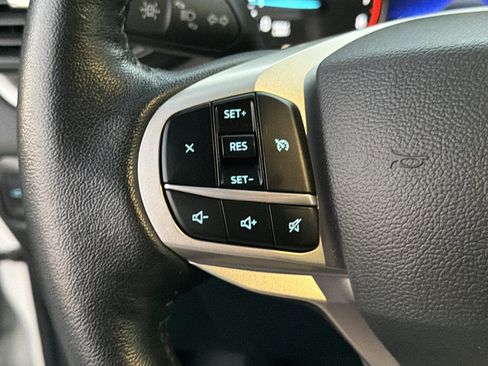 Used 2022 Ford Explorer XLT image 28