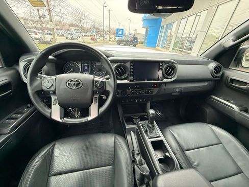Used 2021 Toyota Tacoma TRD Sport w/ TRD Premium Sport Package image 7