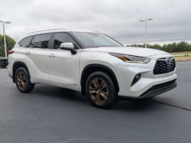 Used 2023 Toyota Highlander Bronze Edition AWD/4WD image 2